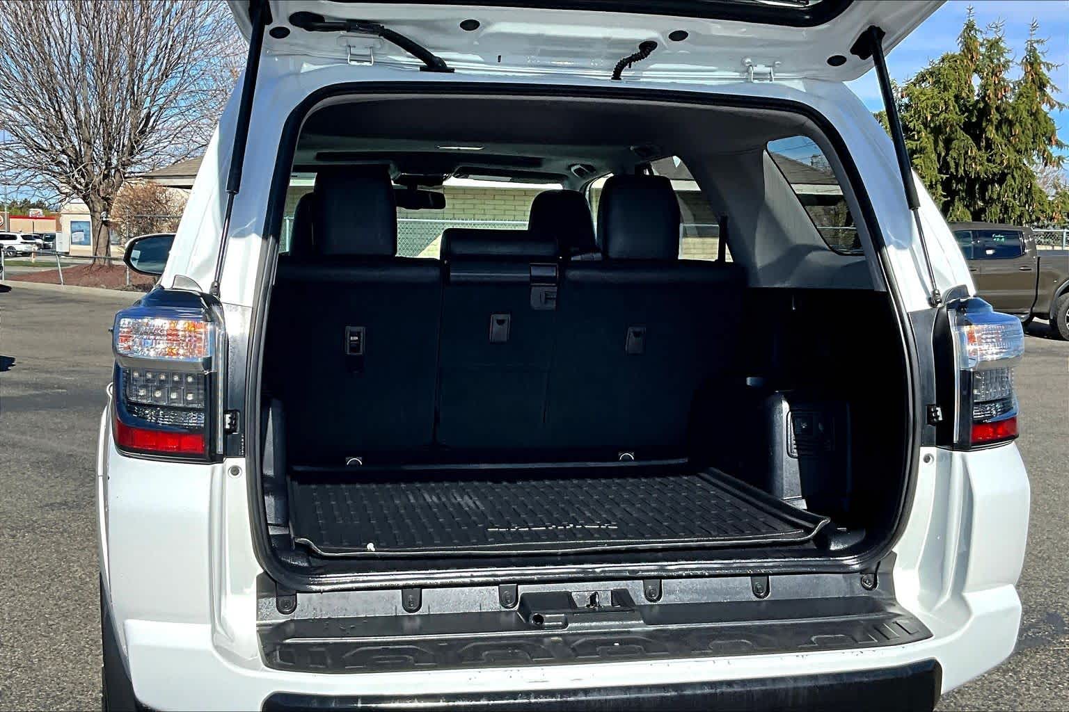 Thumbnail: 2019 Toyota 4Runner - 17