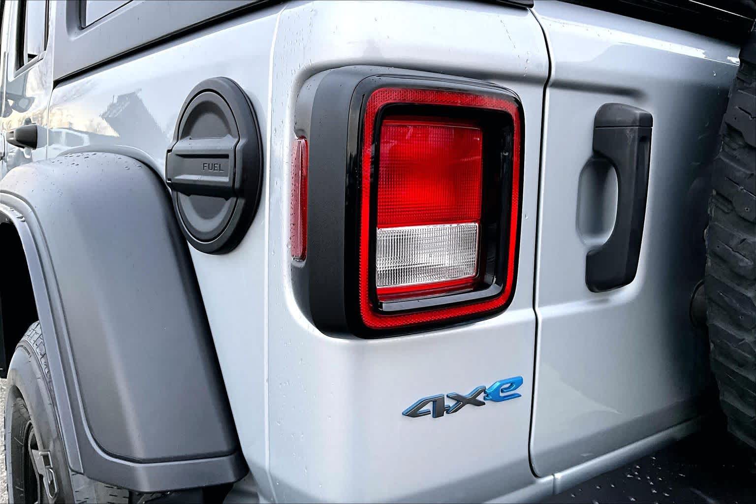 Thumbnail: 2023 Jeep Wrangler - 32