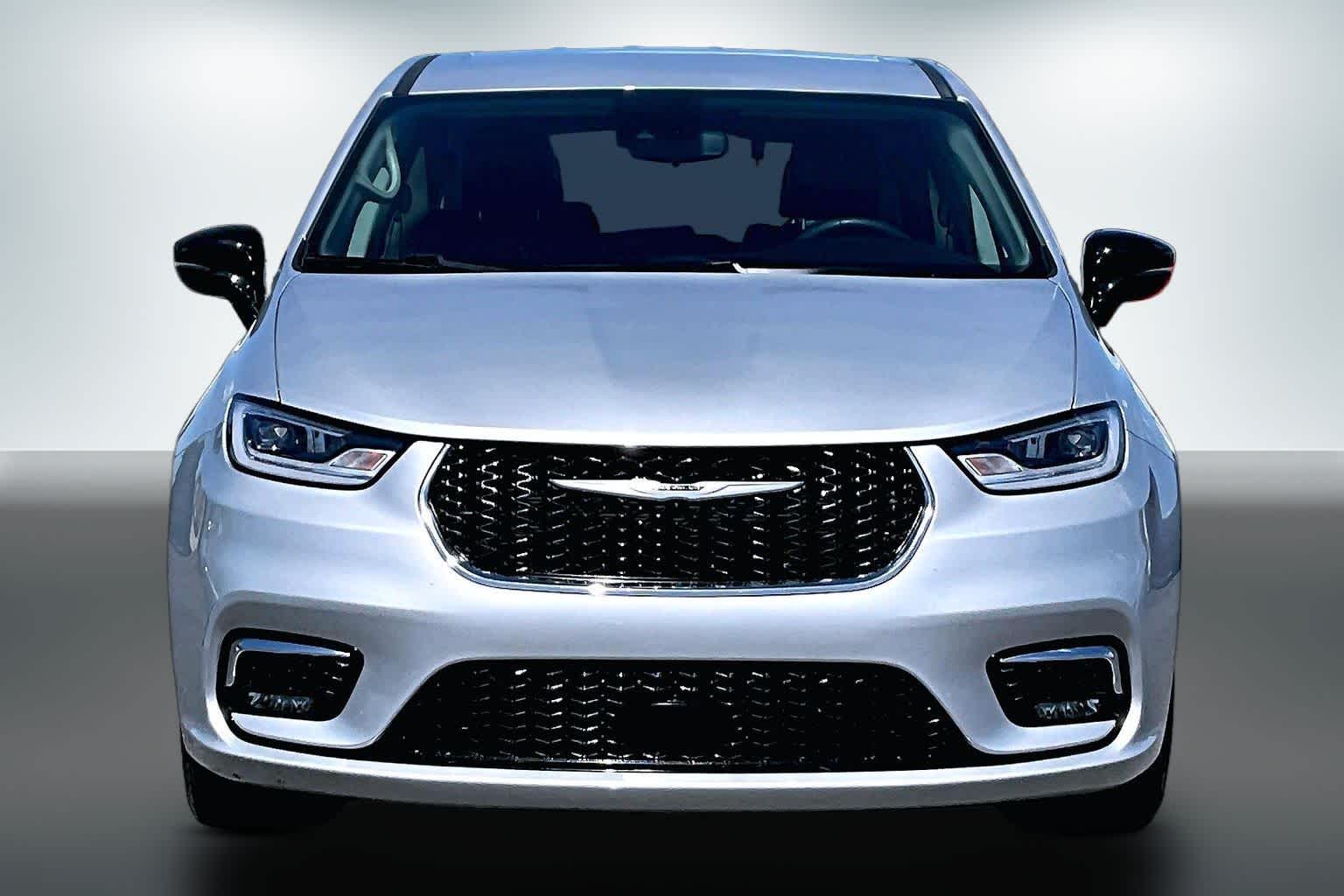 Thumbnail: 2024 Chrysler Pacifica - 6