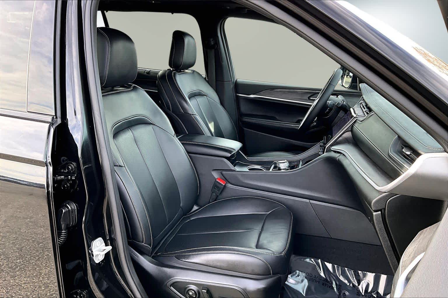 Thumbnail: 2024 Jeep Grand Cherokee L - 13