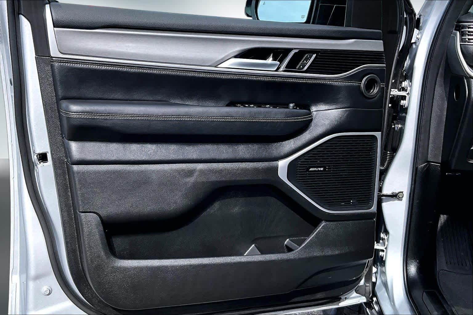 Thumbnail: 2025 Jeep Wagoneer - 26