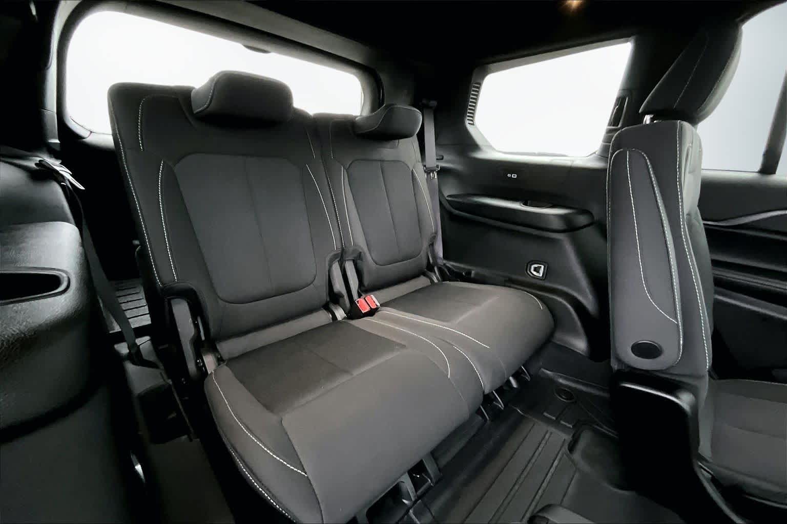 Thumbnail: 2024 Jeep Grand Cherokee L - 31