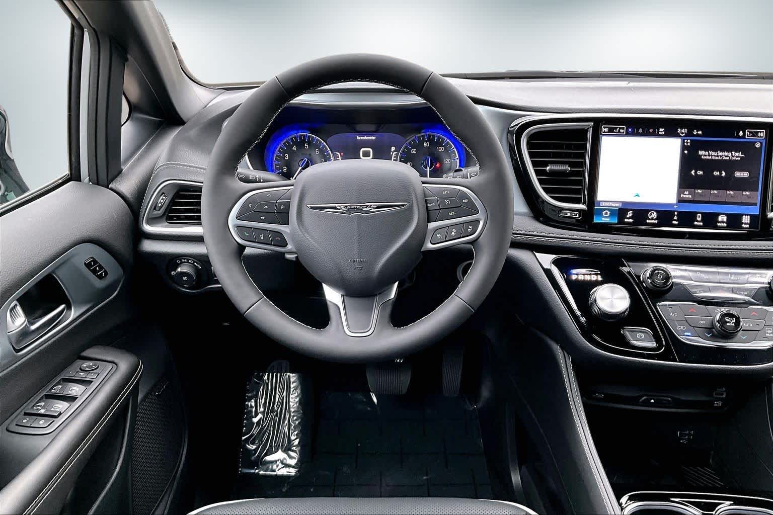 Thumbnail: 2026 Chrysler Pacifica - 15