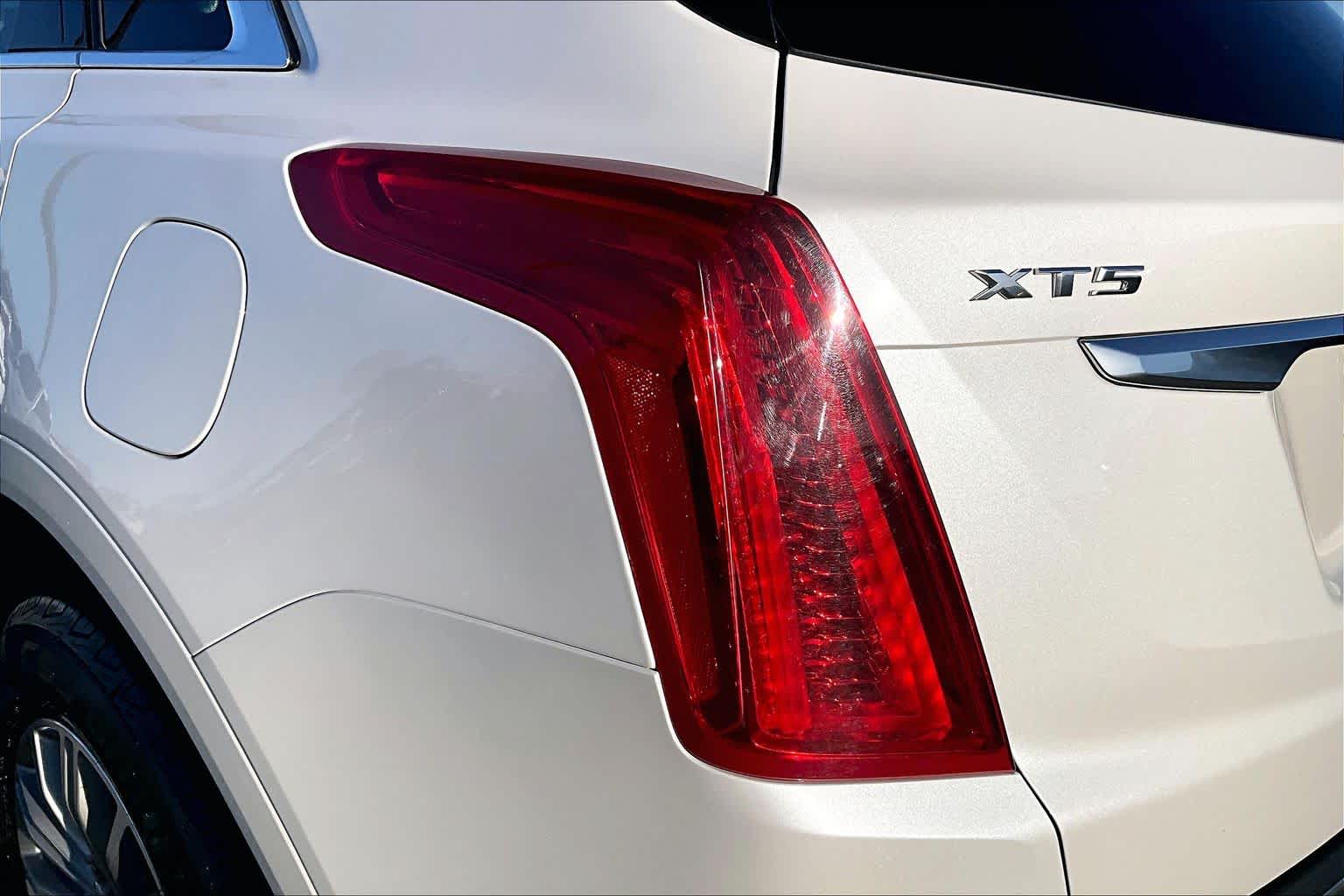 Thumbnail: 2017 Cadillac XT5 - 32