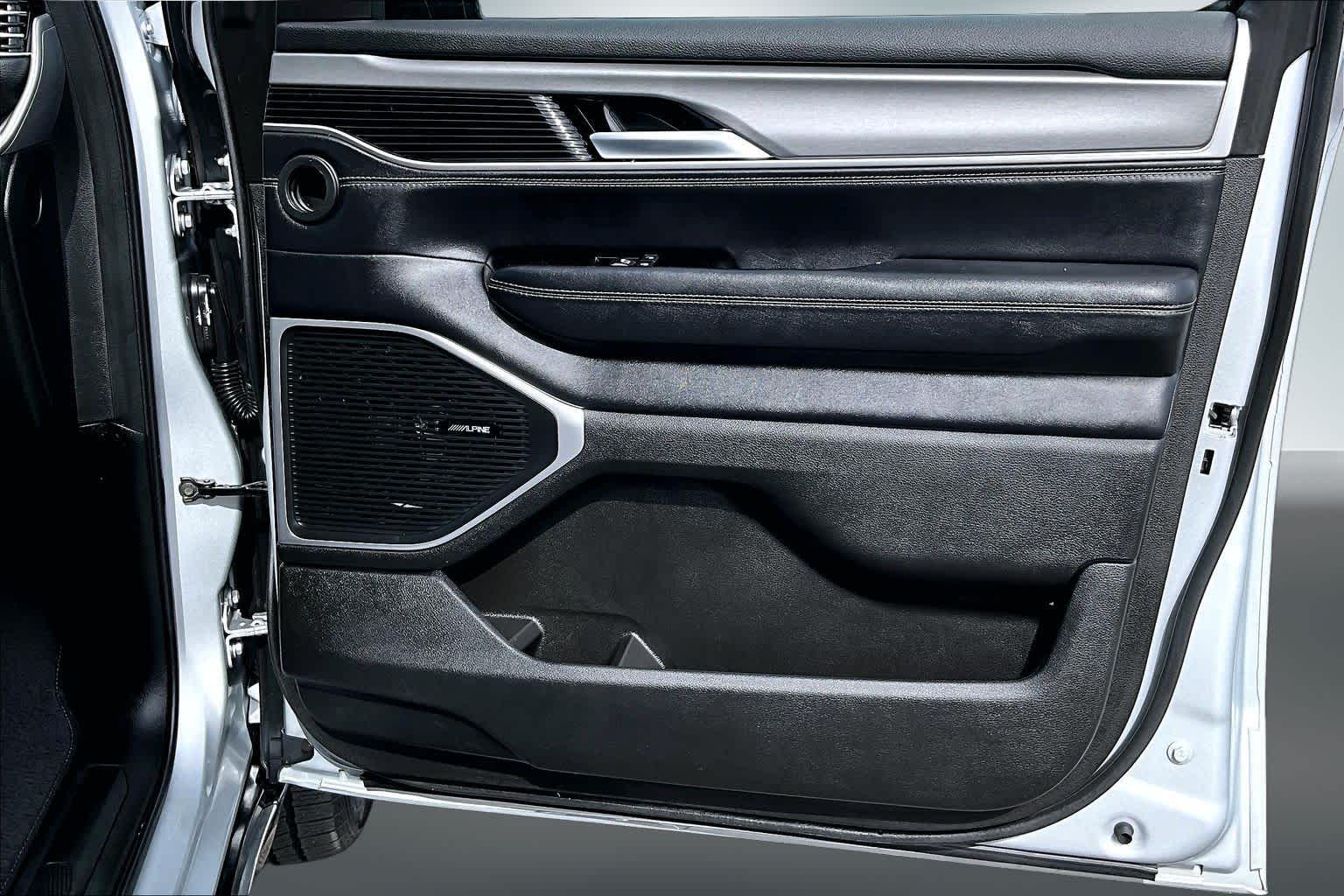 Thumbnail: 2025 Jeep Wagoneer - 27
