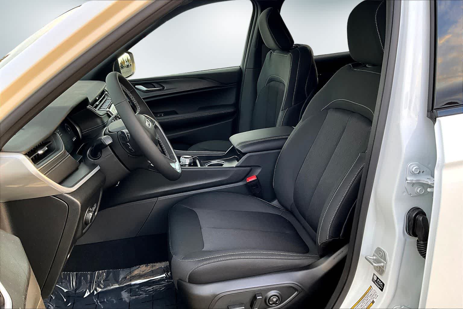 Thumbnail: 2025 Jeep Grand Cherokee - 11