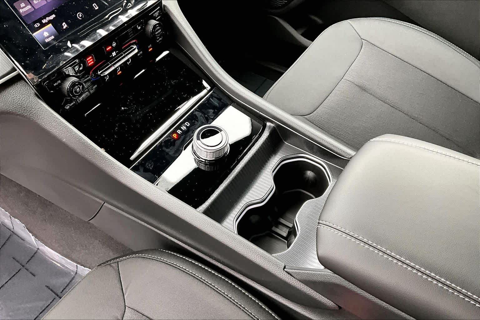 Thumbnail: 2025 Jeep Grand Cherokee - 17