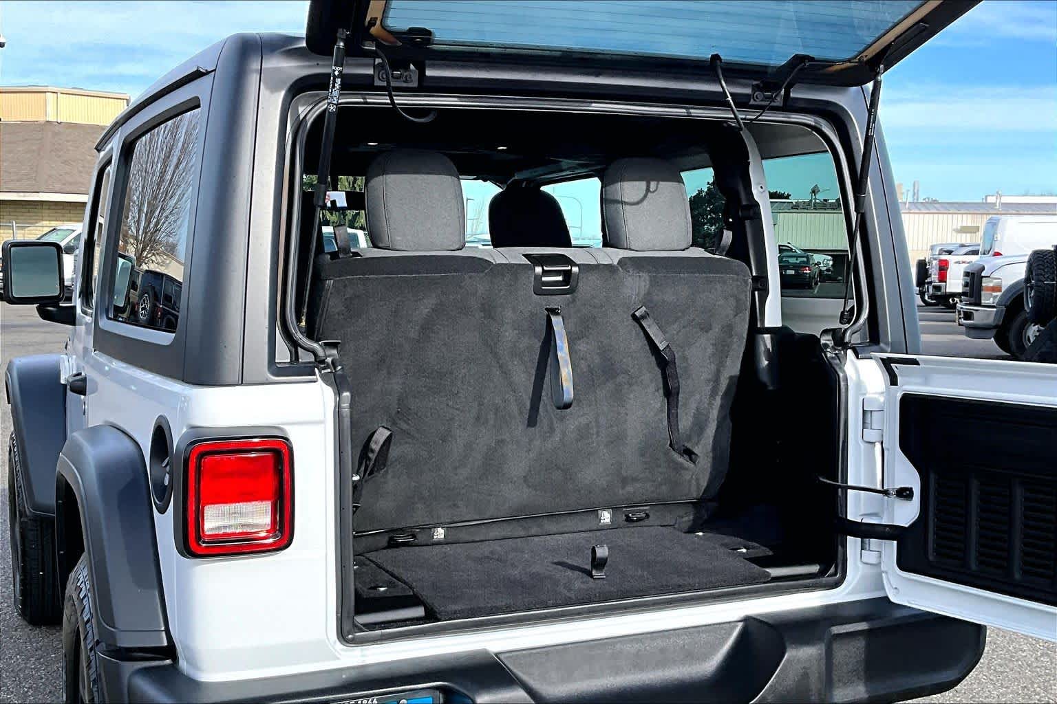 Thumbnail: 2025 Jeep Wrangler - 17