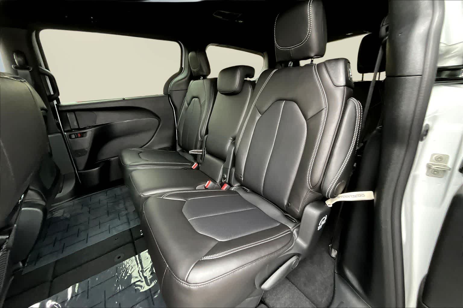 Thumbnail: 2026 Chrysler Pacifica - 13