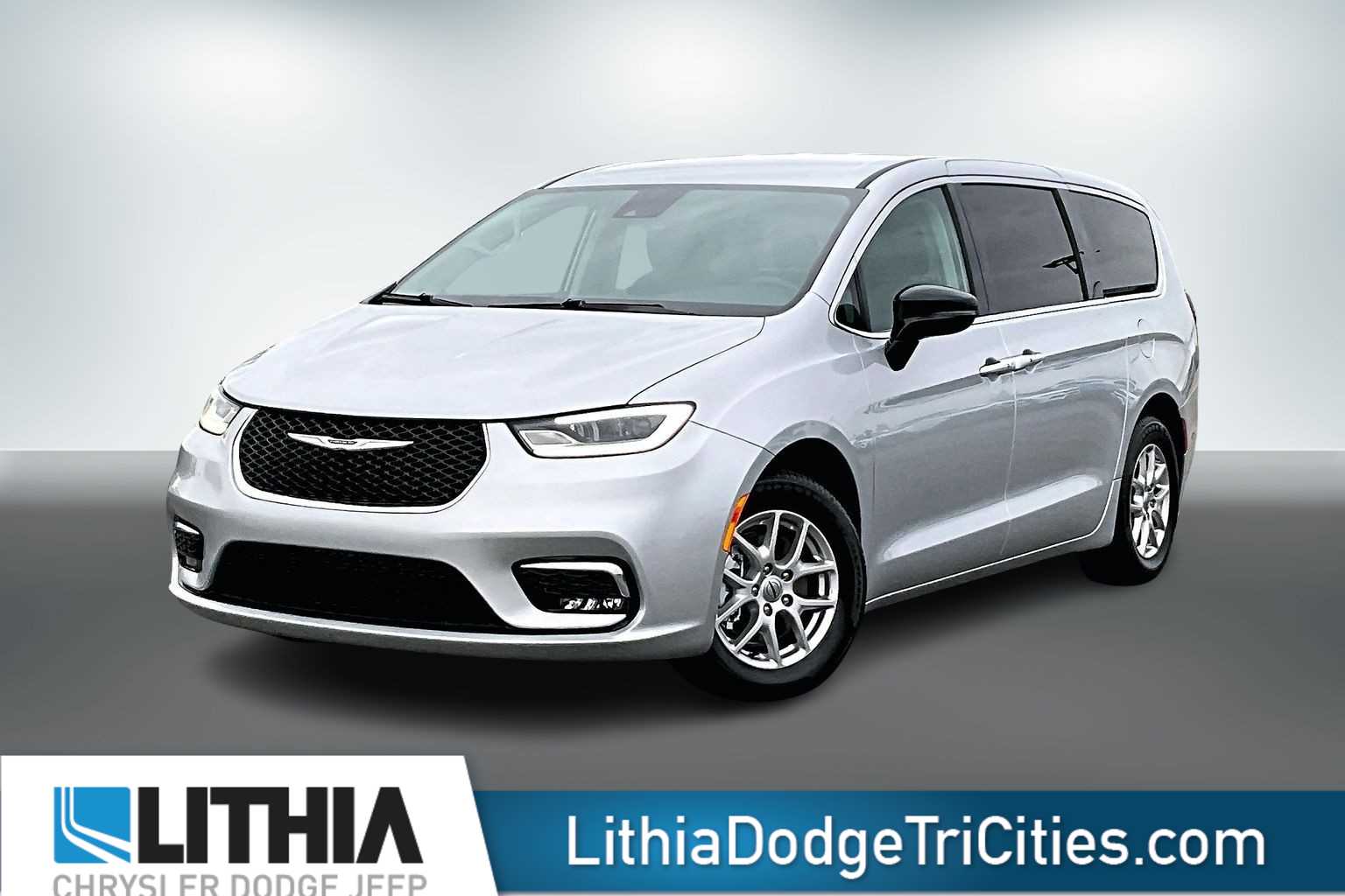 2024 Chrysler Pacifica Touring L's photo