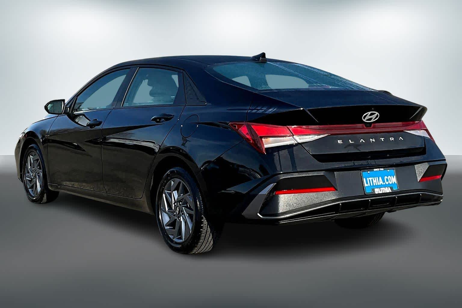 Thumbnail: 2024 Hyundai Elantra - 4