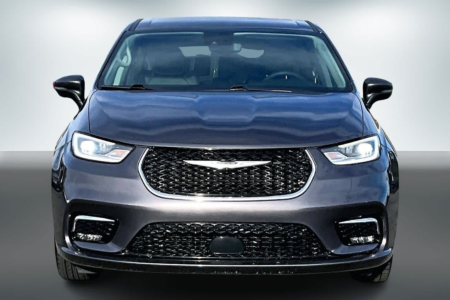 Thumbnail: 2023 Chrysler Pacifica - 6