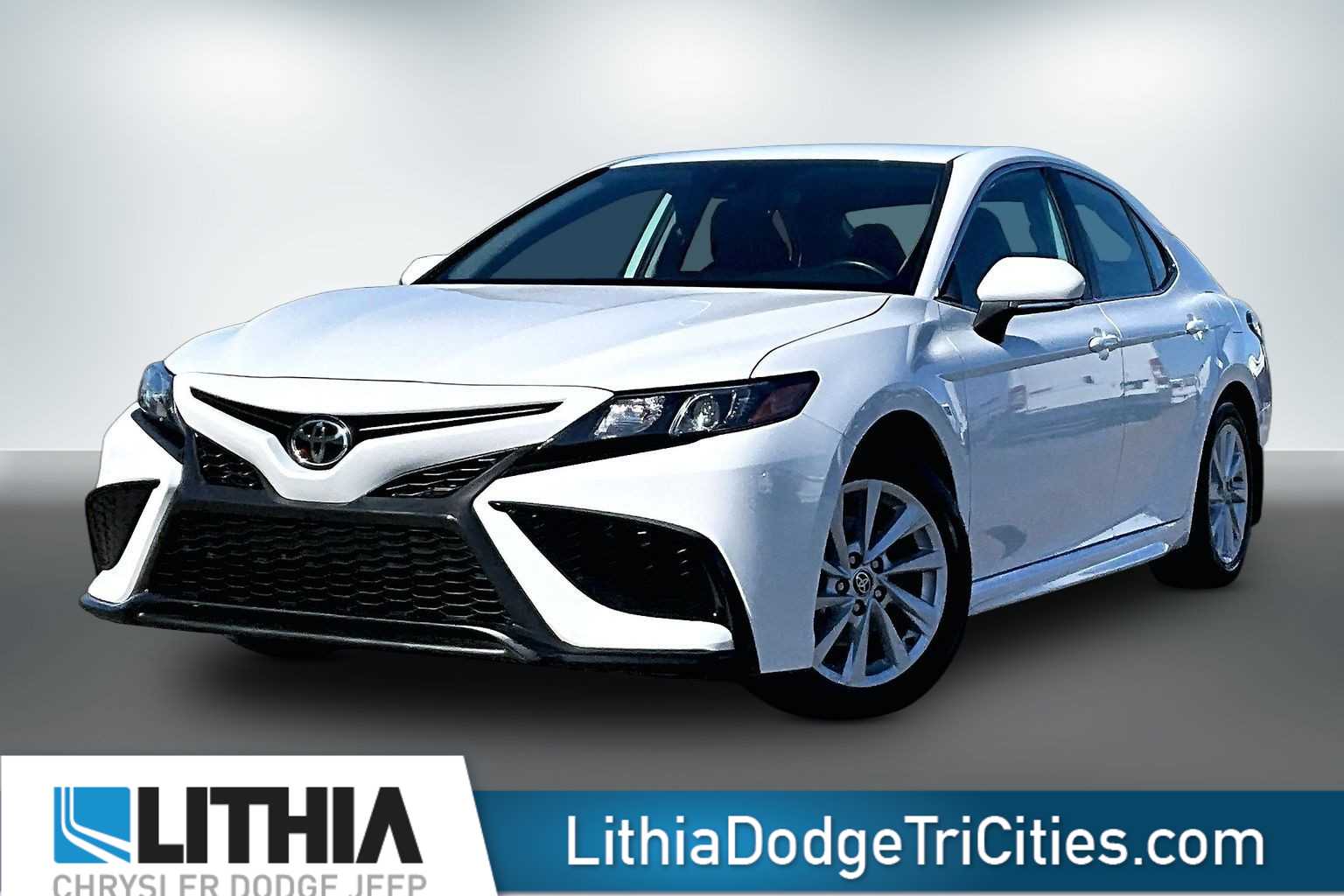 2024 Toyota Camry SE's photo