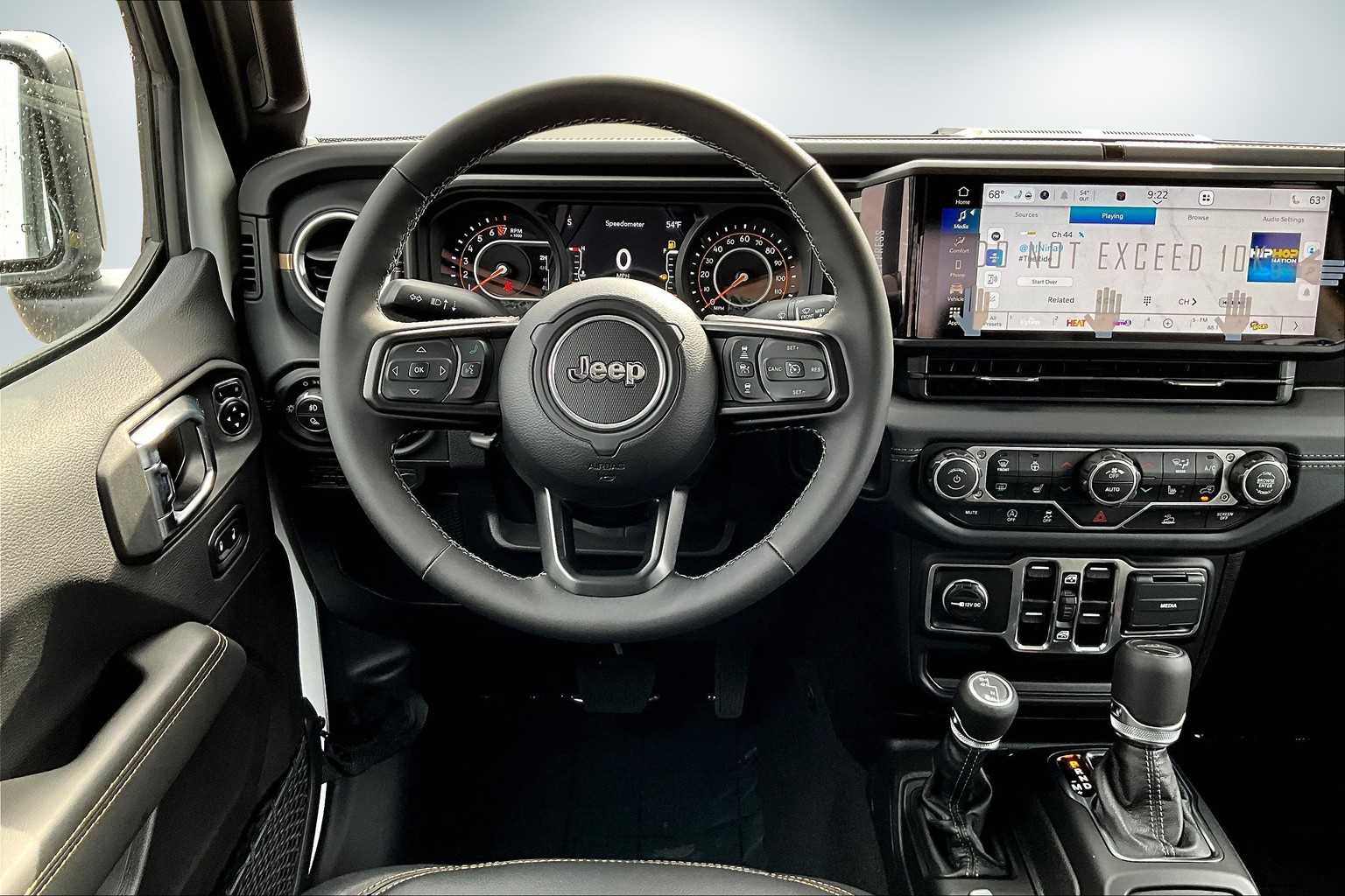 Thumbnail: 2025 Jeep Gladiator - 15