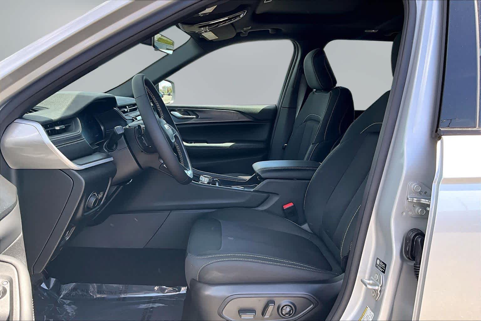 Thumbnail: 2026 Jeep Grand Cherokee - 11