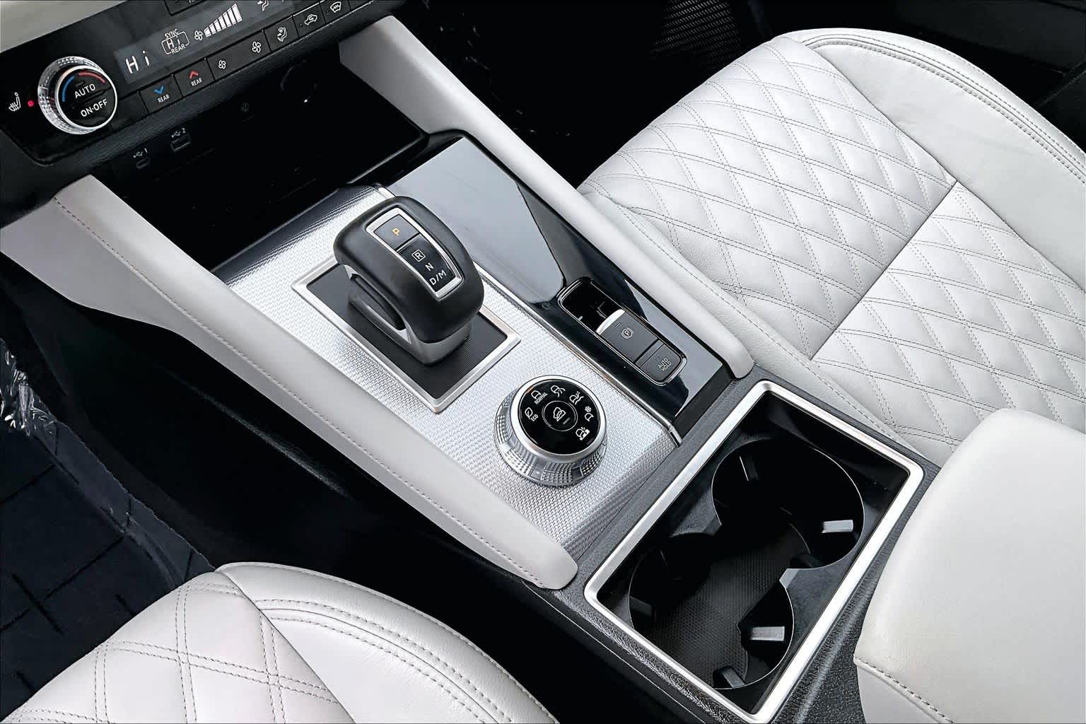 Thumbnail: 2024 Mitsubishi Outlander - 16