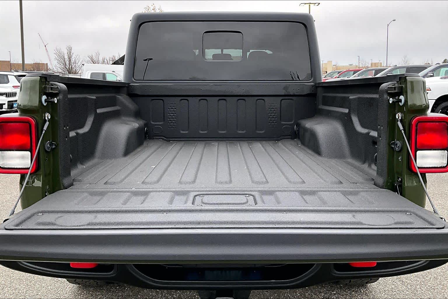 Thumbnail: 2021 Jeep Gladiator - 18