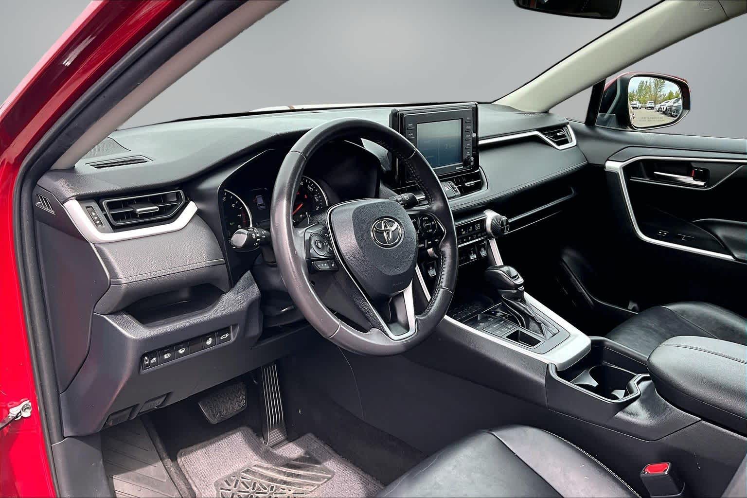 Thumbnail: 2020 Toyota RAV4 - 2