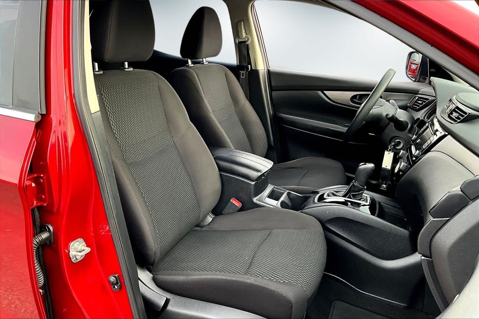 Thumbnail: 2021 Nissan Rogue Sport - 13