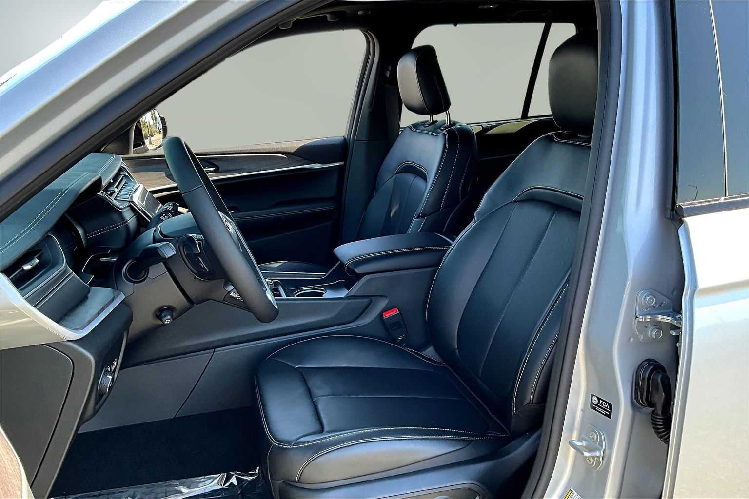 Thumbnail: 2025 Jeep Grand Cherokee - 11