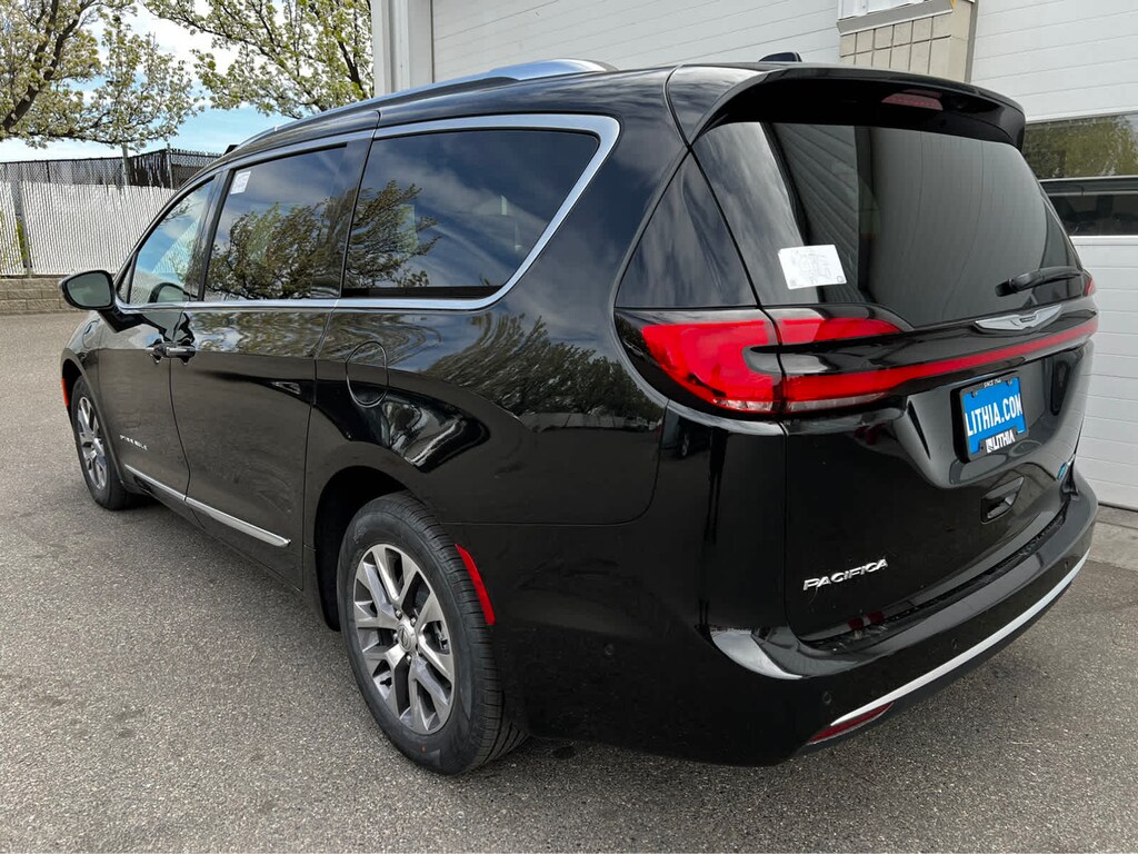 2024 Chrysler Pacifica Hybrid PACIFICA PLUGIN HYBRID PINNACLE