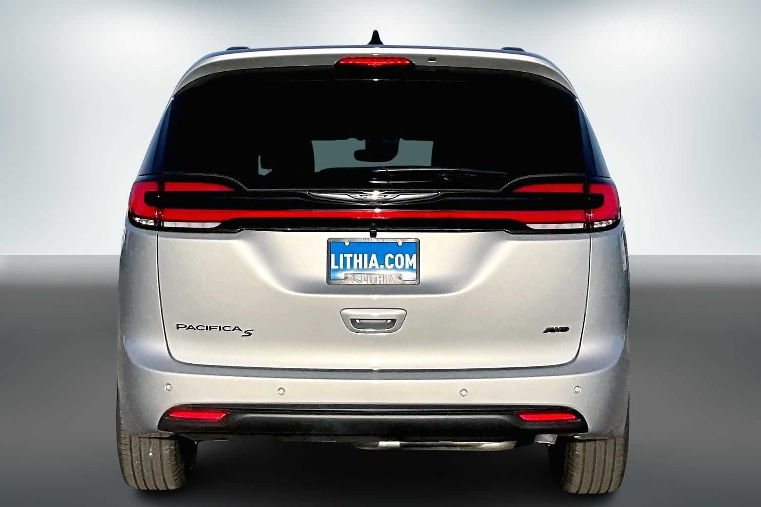 Thumbnail: 2026 Chrysler Pacifica - 5