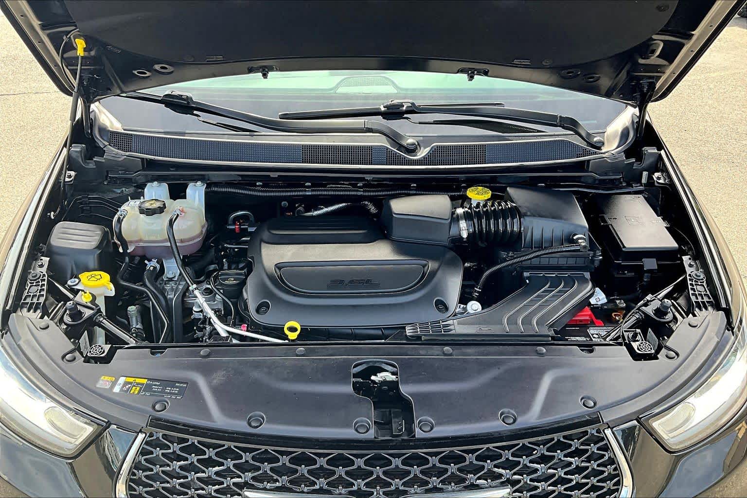 Thumbnail: 2023 Chrysler Pacifica - 8