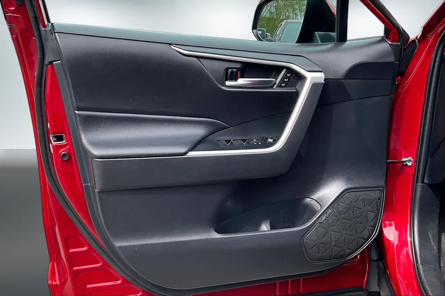 Thumbnail: 2020 Toyota RAV4 - 27