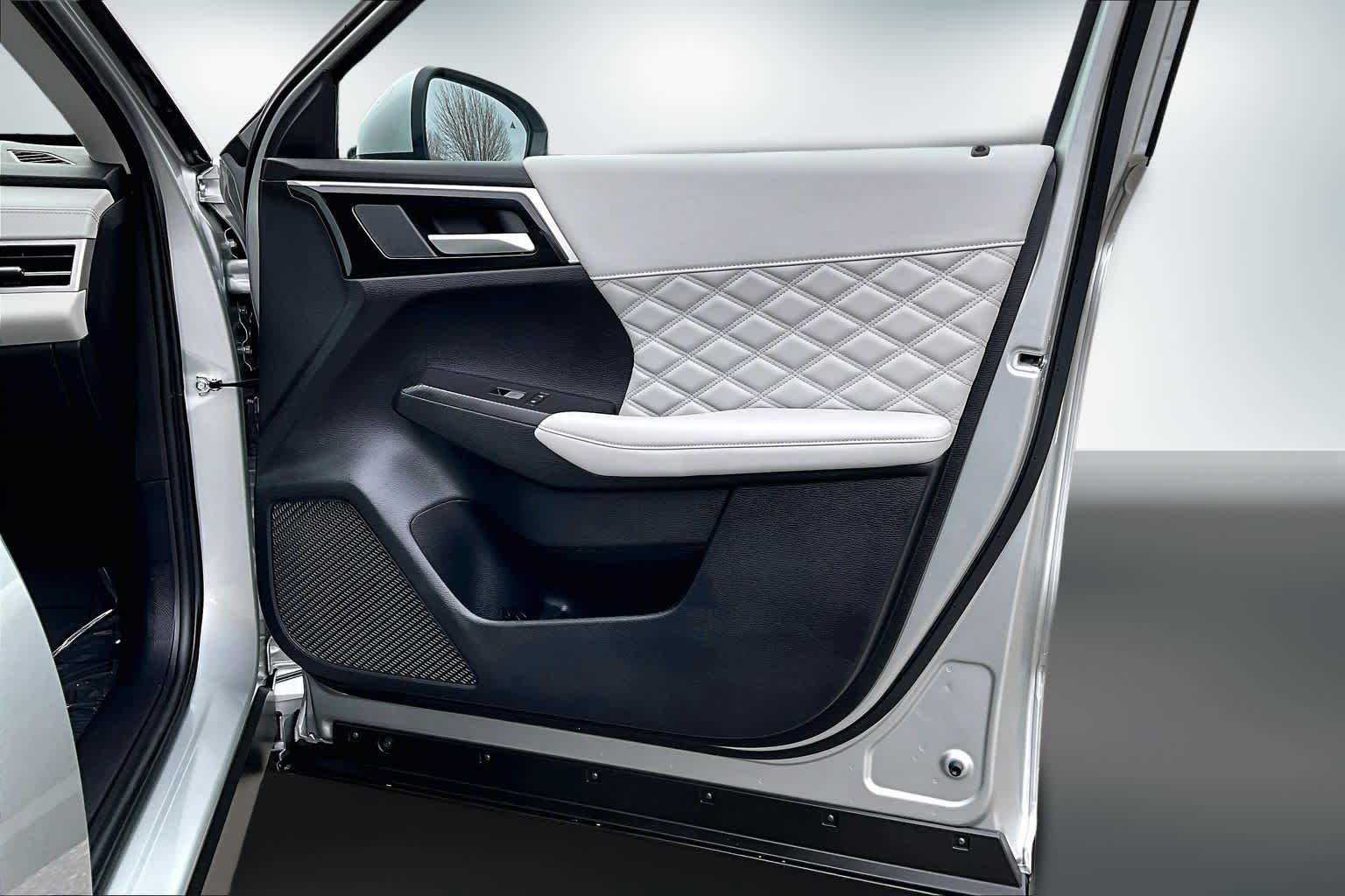 Thumbnail: 2024 Mitsubishi Outlander - 28