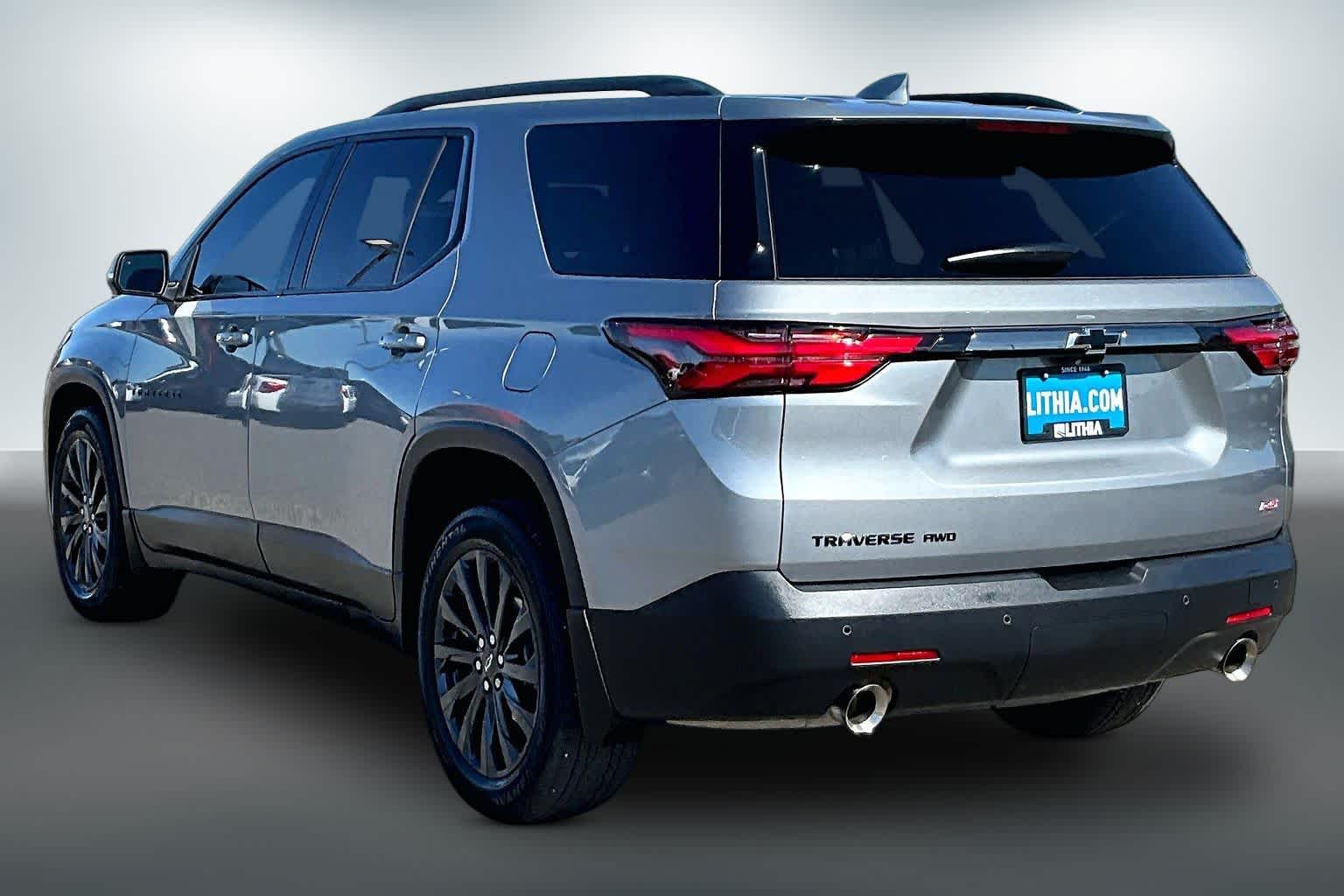 Thumbnail: 2023 Chevrolet Traverse - 3