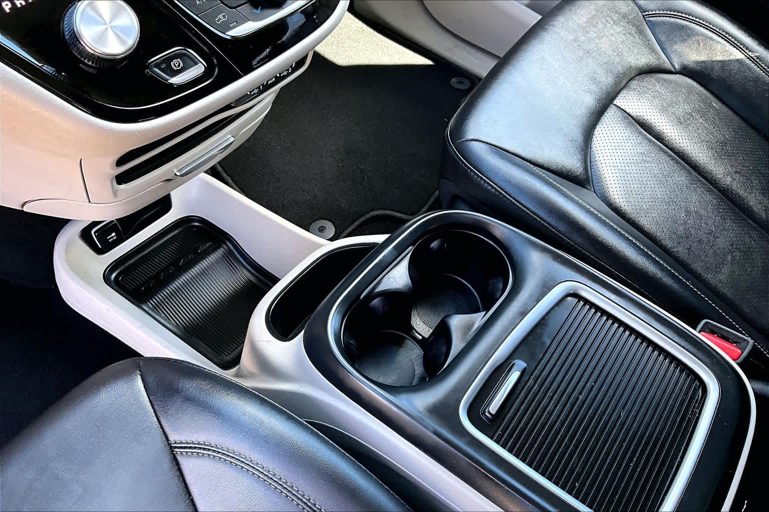 Thumbnail: 2024 Chrysler Pacifica - 16