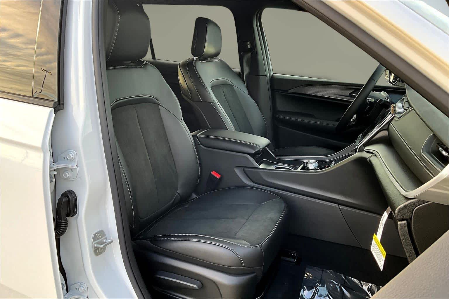 Thumbnail: 2025 Jeep Grand Cherokee - 14