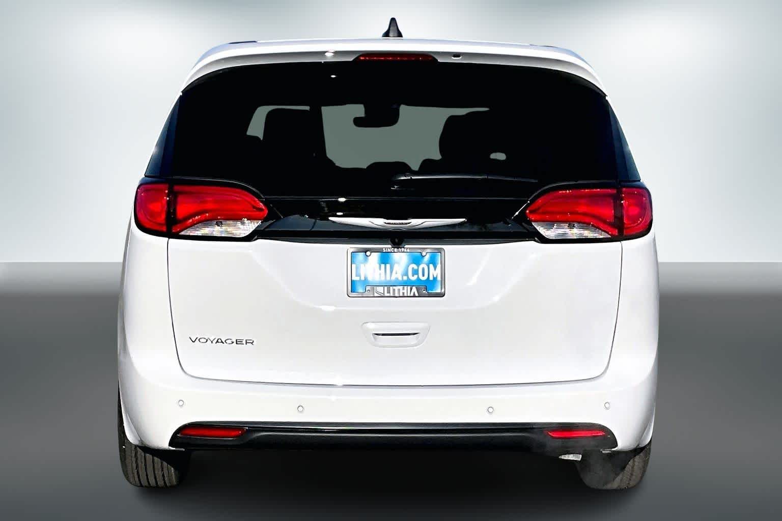 Thumbnail: 2026 Chrysler Voyager - 5