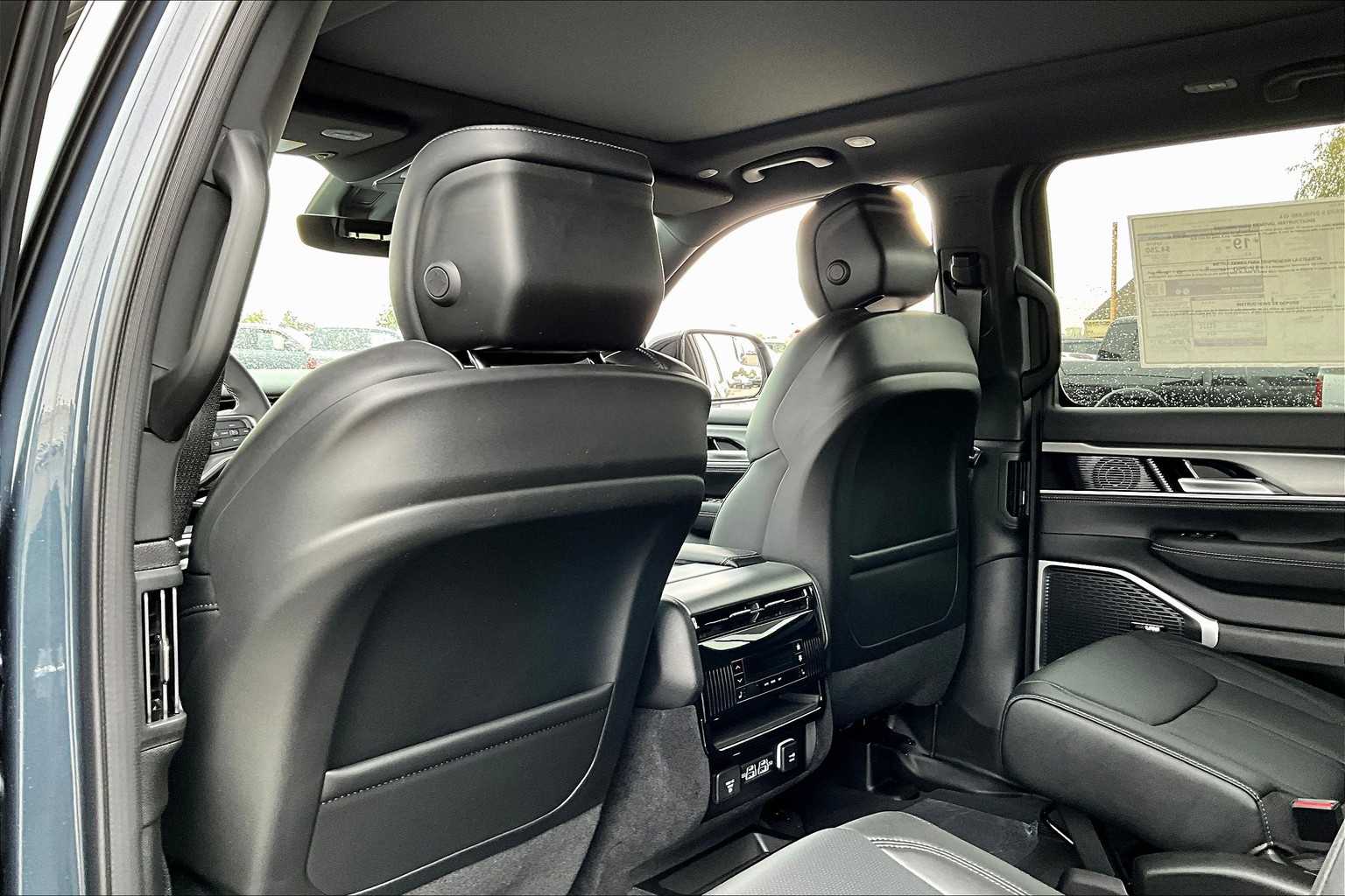 Thumbnail: 2025 Jeep Wagoneer - 11