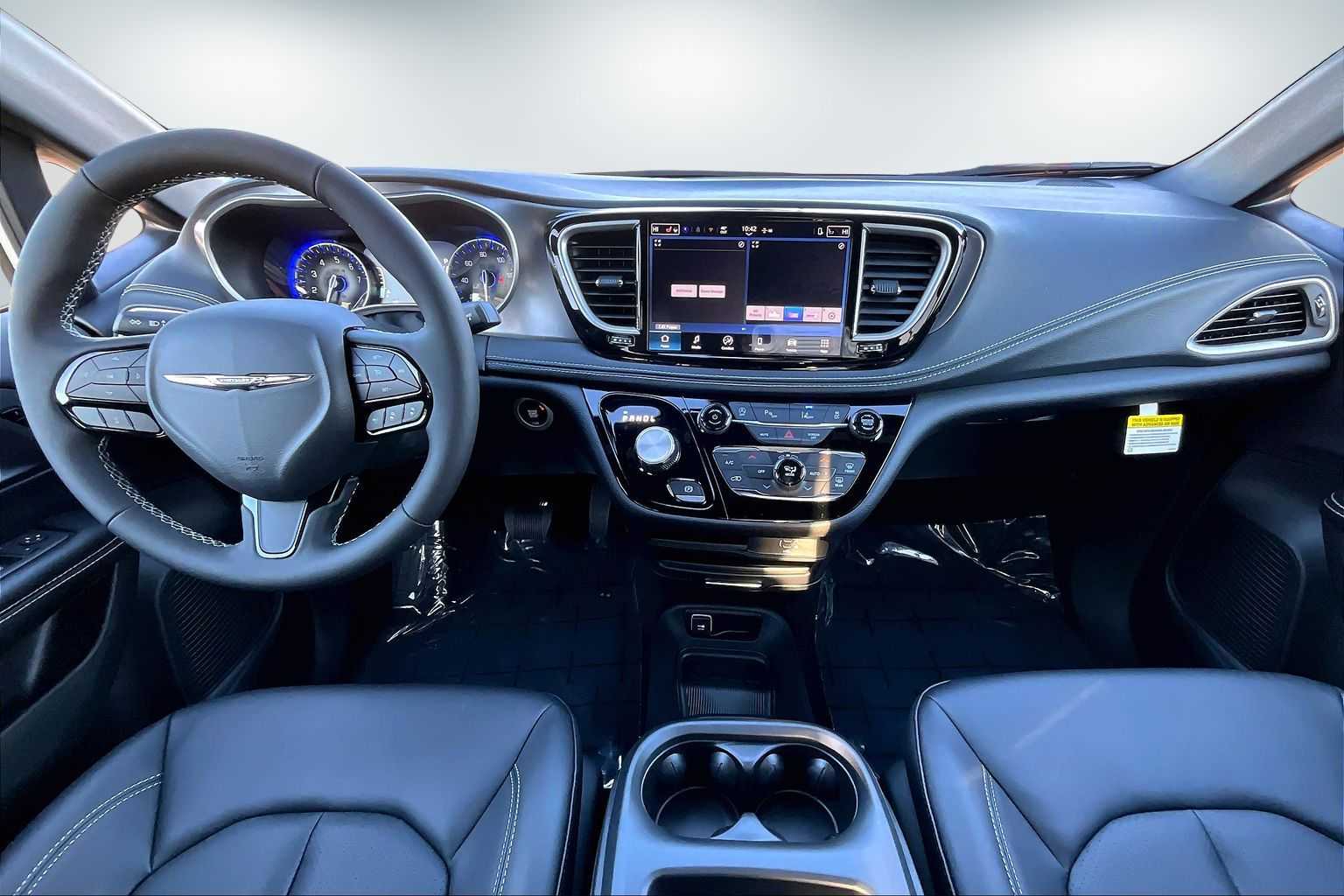 Thumbnail: 2026 Chrysler Pacifica - 10