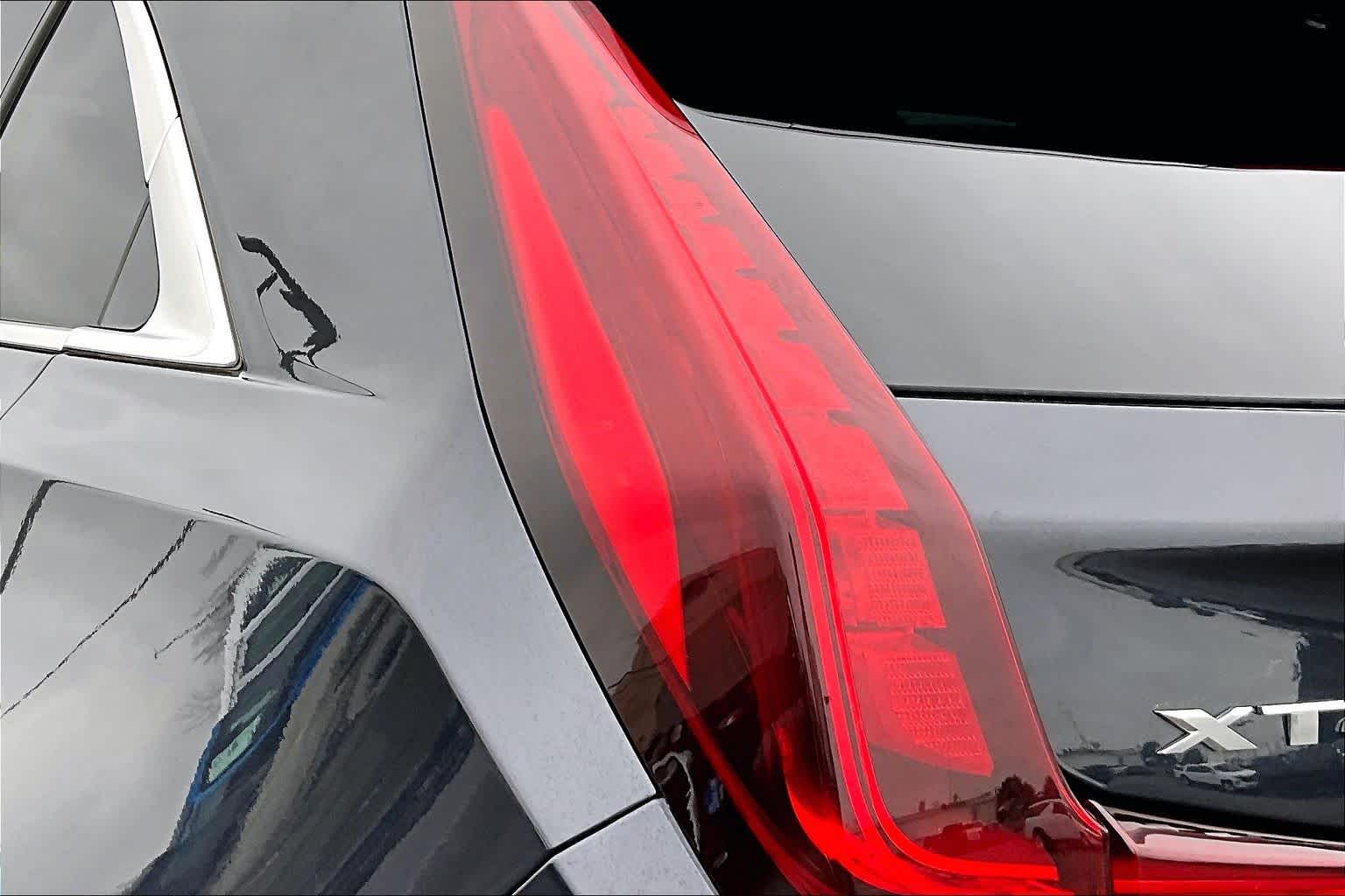 Thumbnail: 2023 Cadillac XT4 - 32