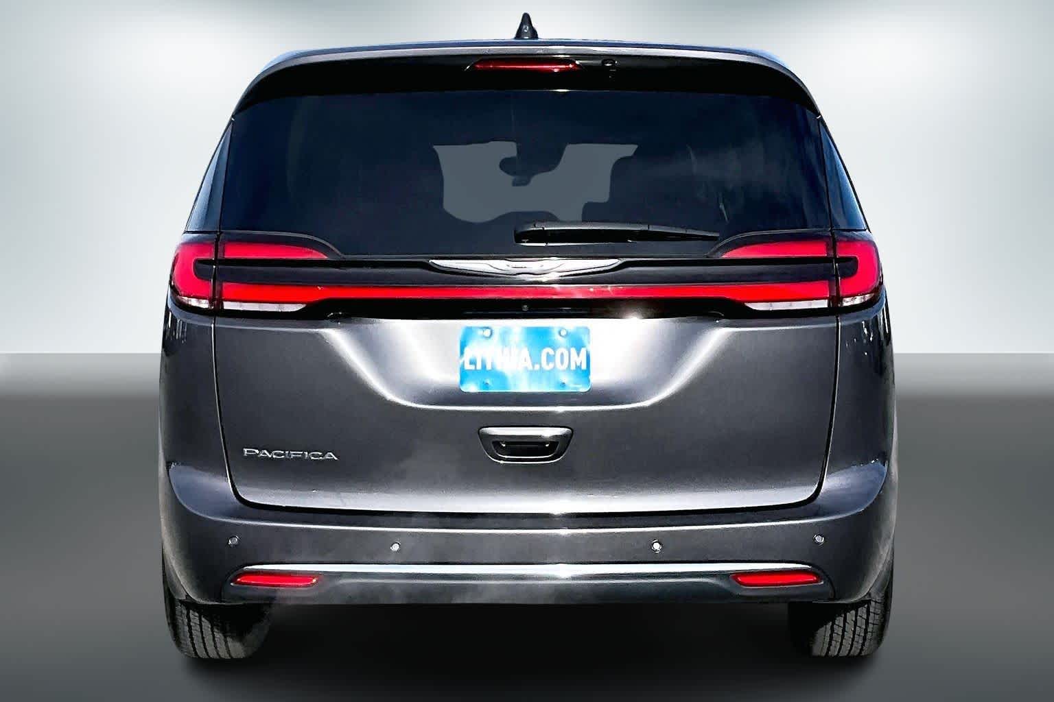 Thumbnail: 2023 Chrysler Pacifica - 5
