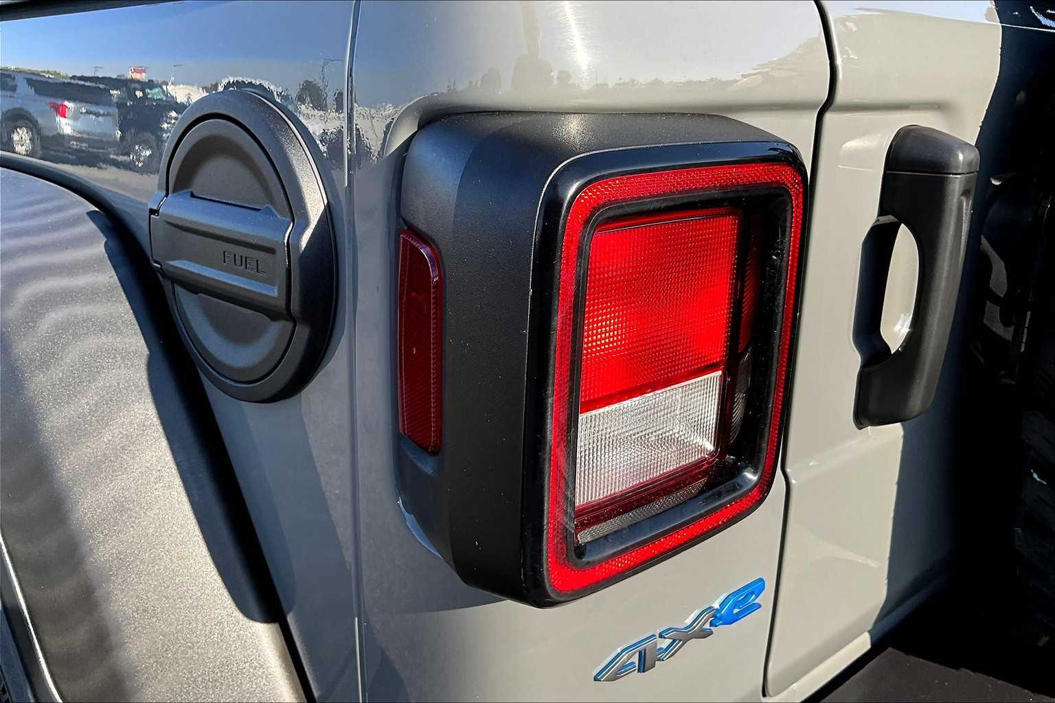 Thumbnail: 2023 Jeep Wrangler - 32