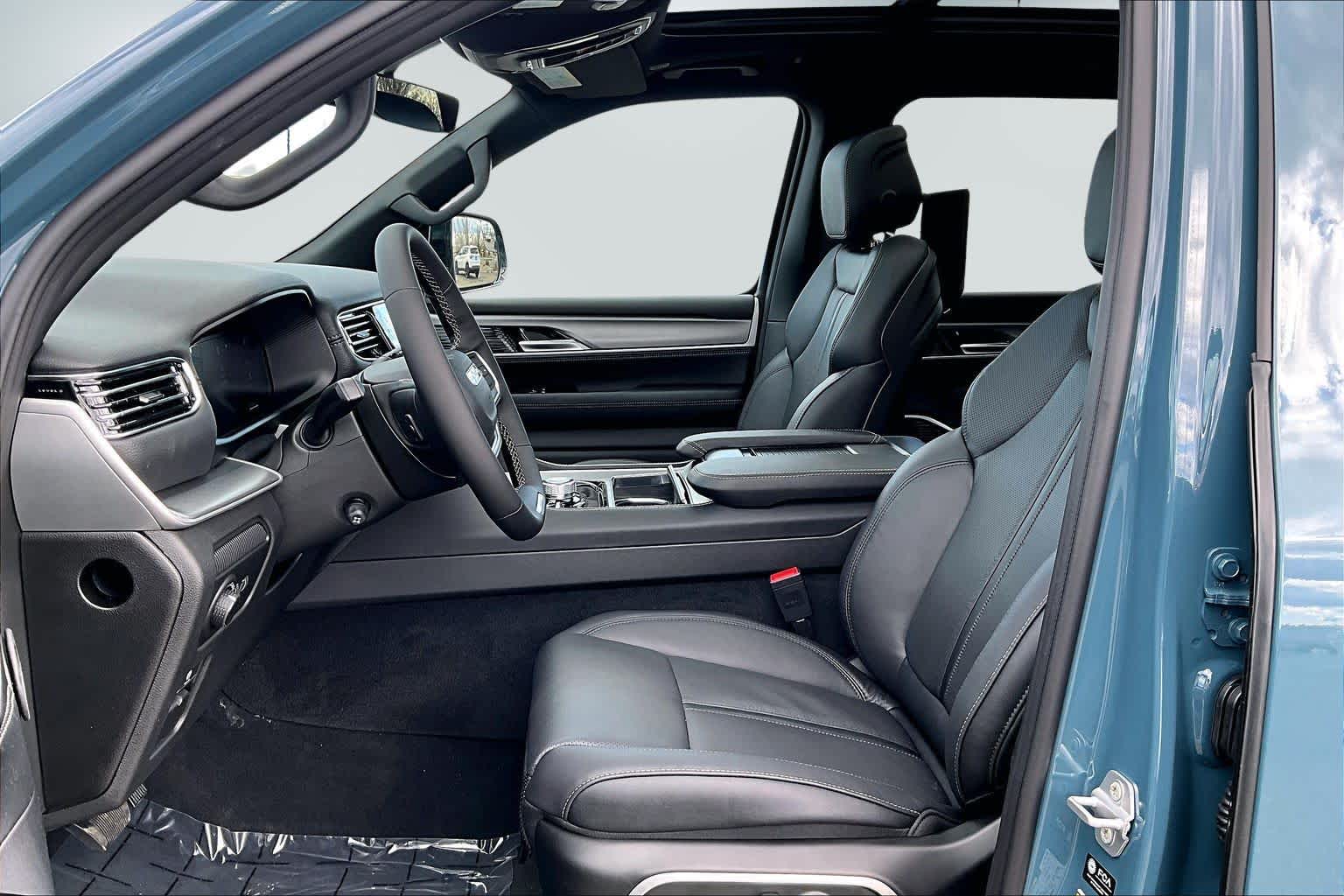 Thumbnail: 2026 Jeep Grand Wagoneer - 10