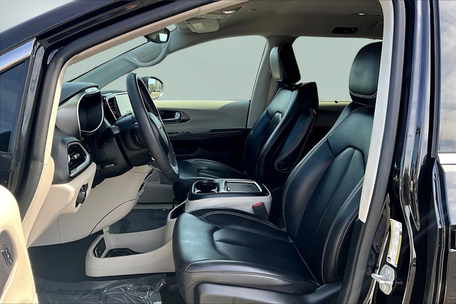 Thumbnail: 2023 Chrysler Pacifica - 10