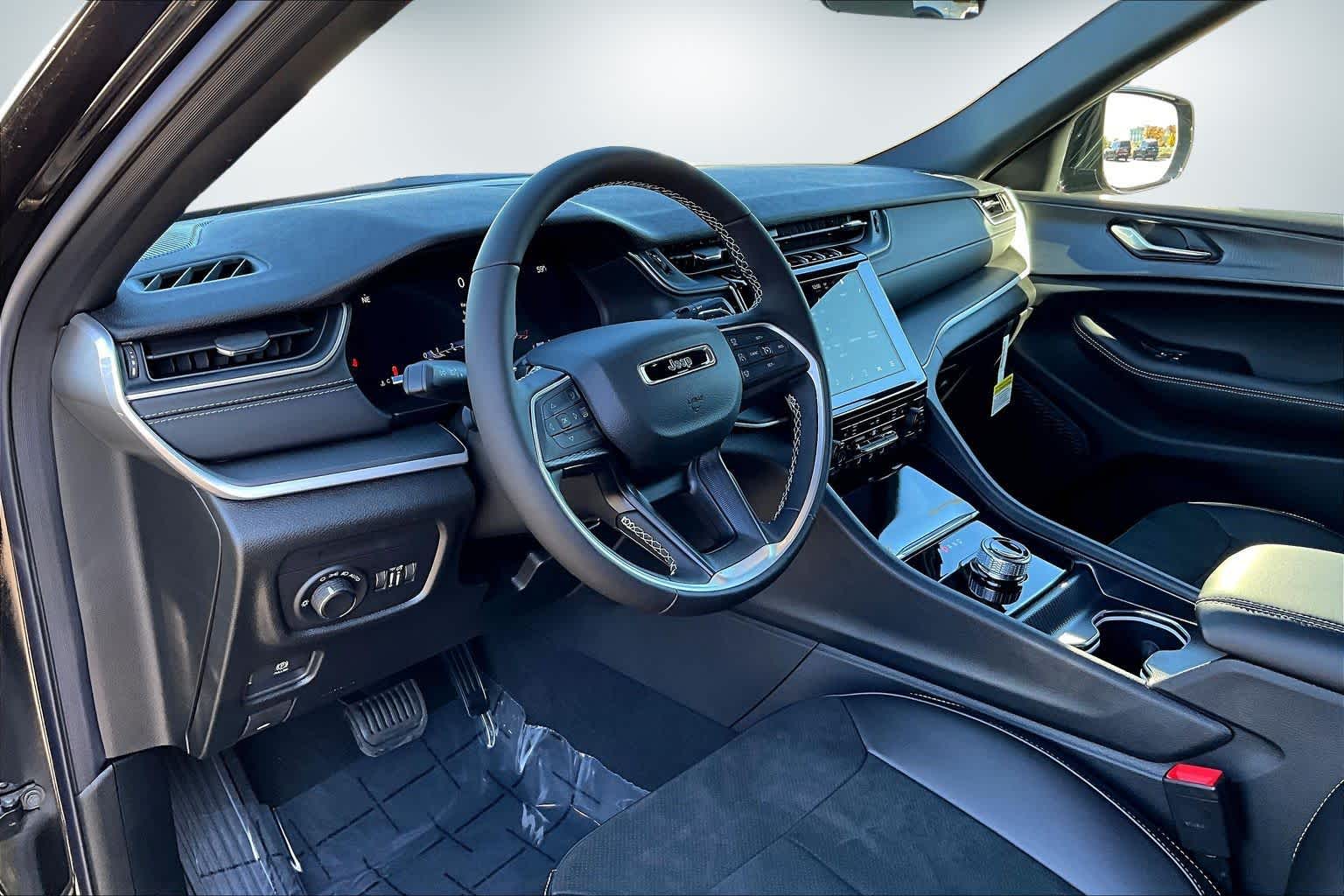 Thumbnail: 2025 Jeep Grand Cherokee - 2