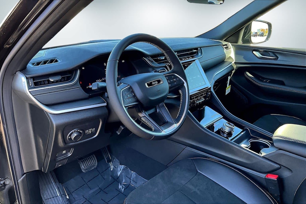 New 2025 Jeep Grand Cherokee L ALTITUDE X 4X4 Sport Utility