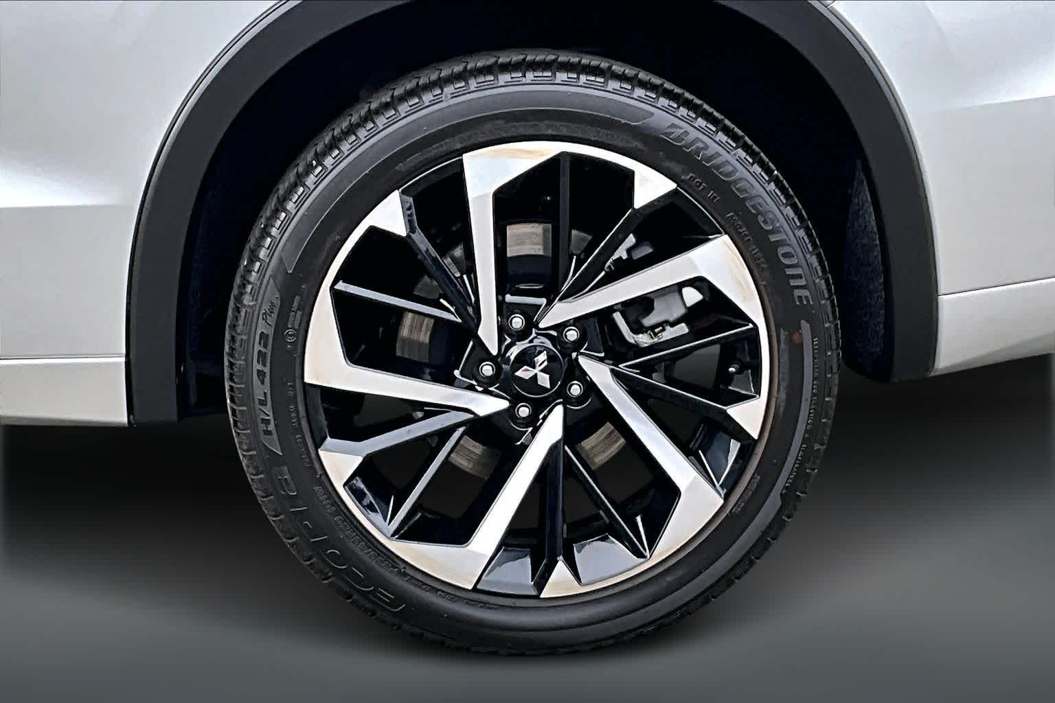 Thumbnail: 2024 Mitsubishi Outlander - 38