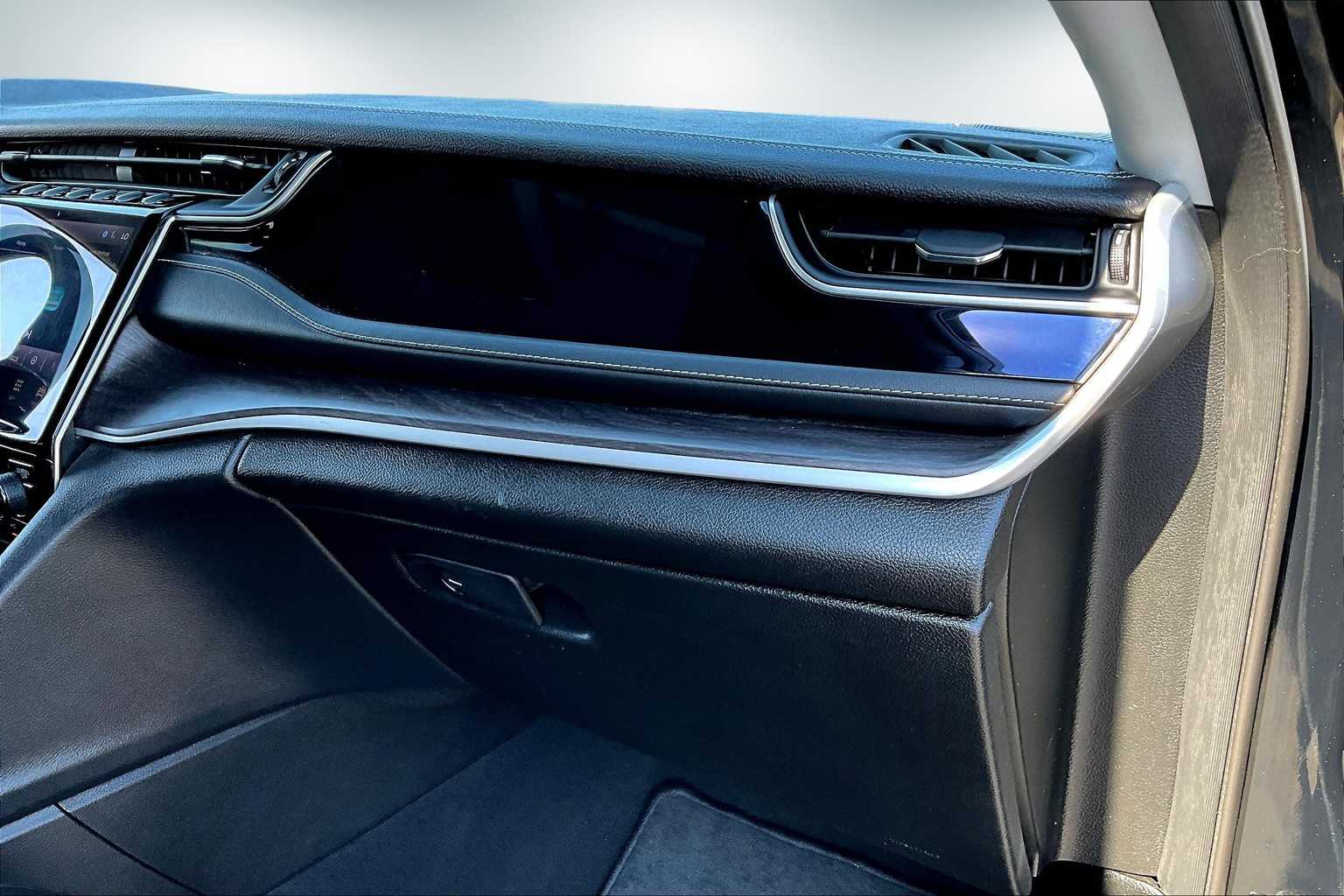 Thumbnail: 2023 Jeep Grand Cherokee - 23