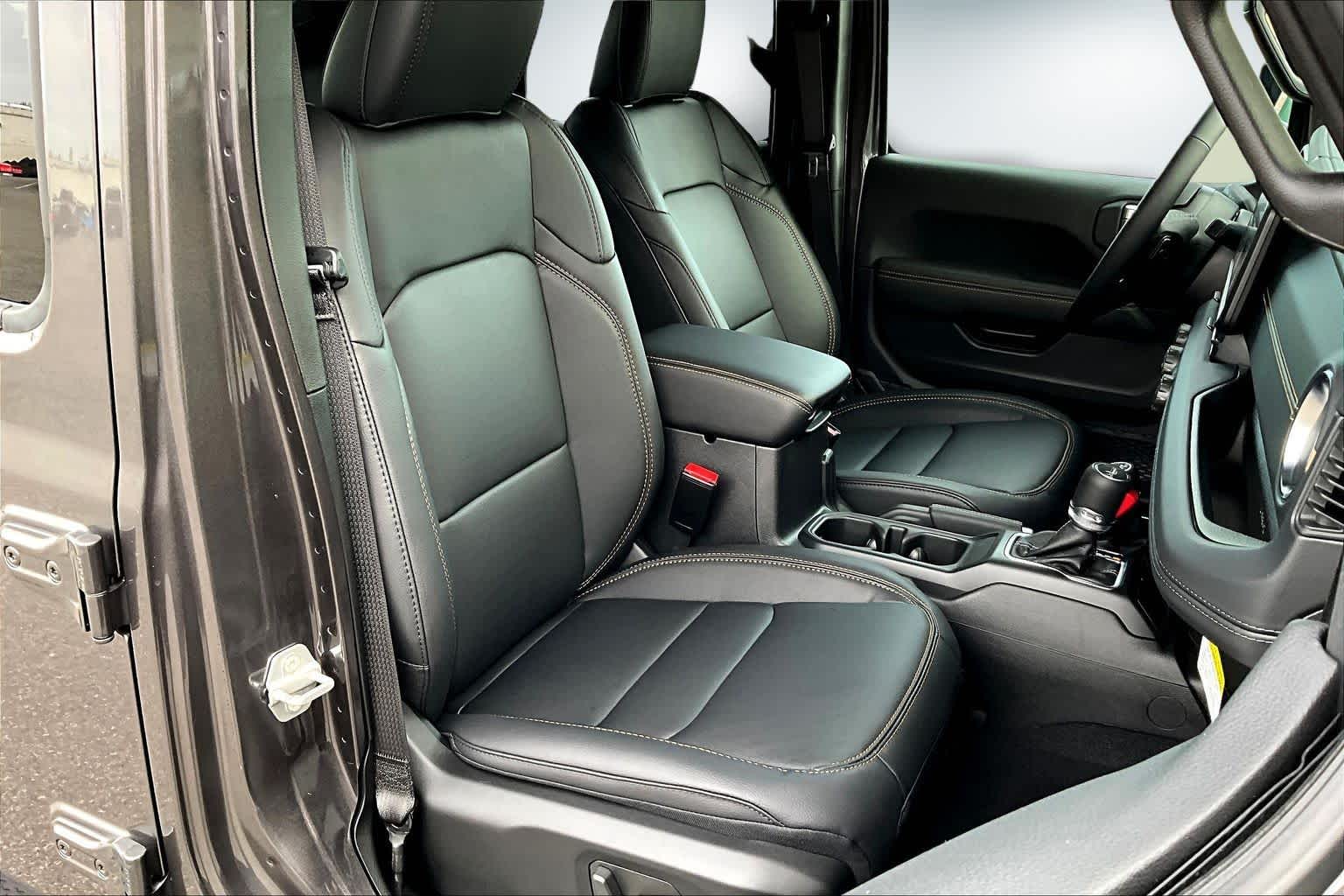 Thumbnail: 2025 Jeep Gladiator - 14