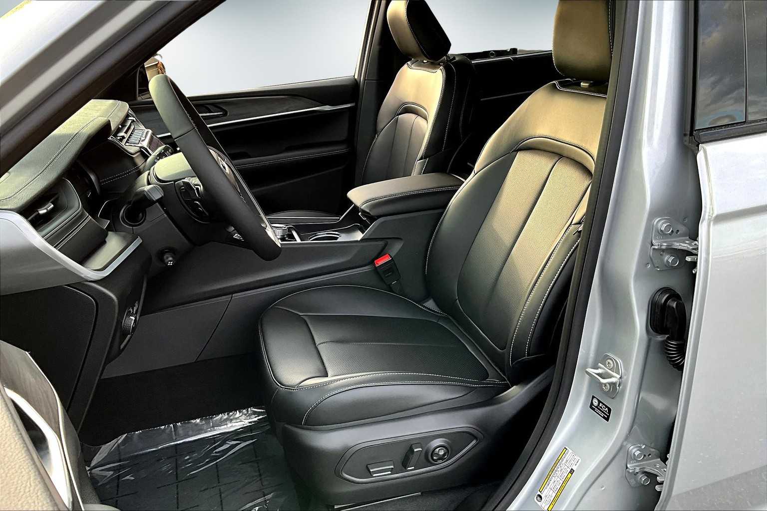 Thumbnail: 2025 Jeep Grand Cherokee - 11