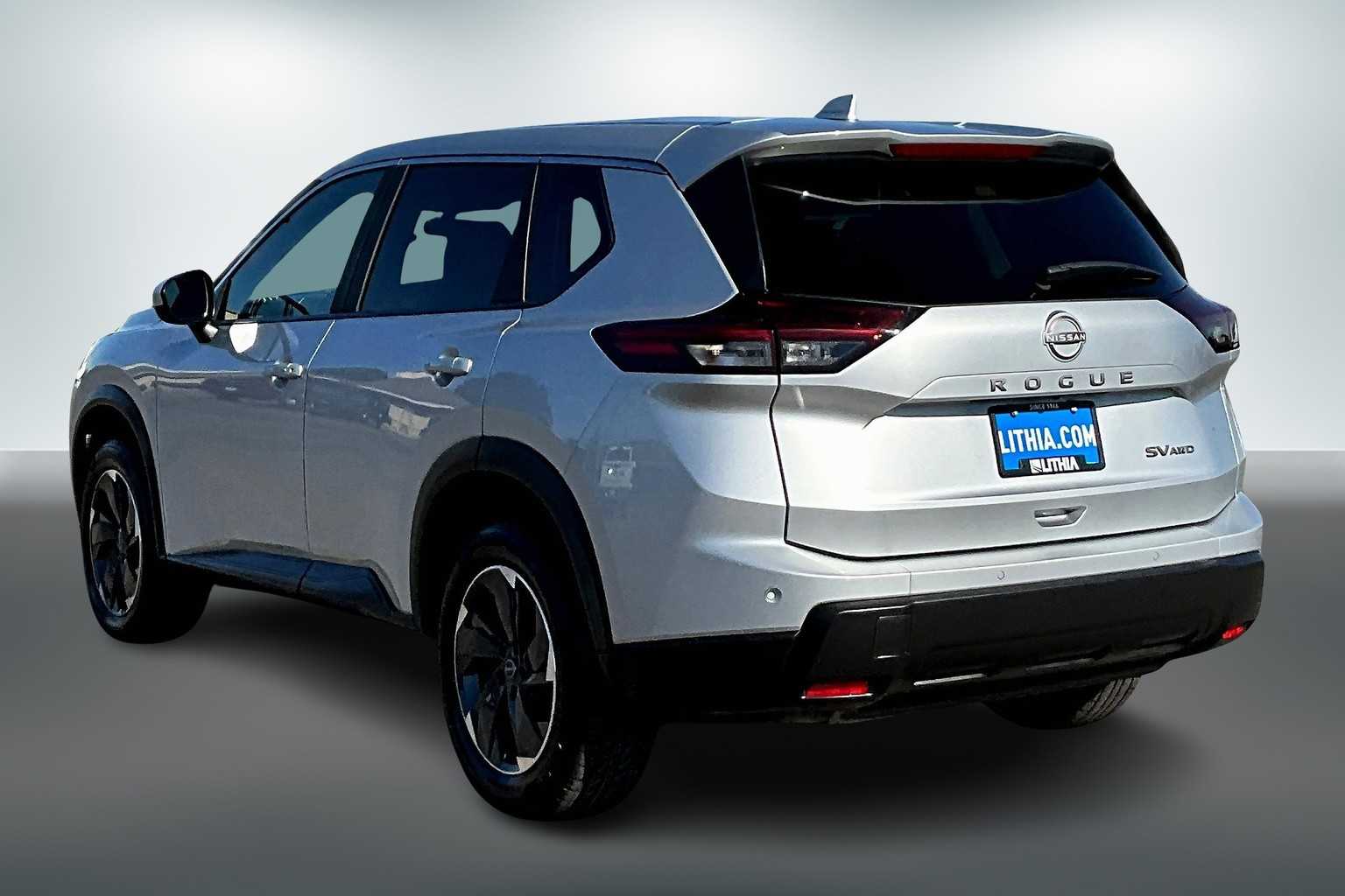 2024 Nissan Rogue SV photo 4