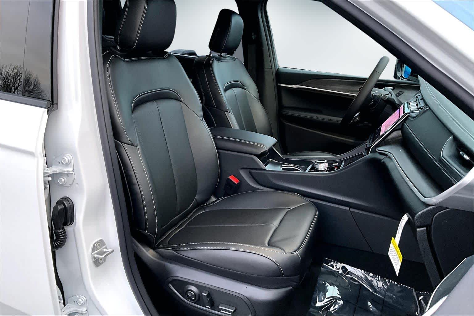 Thumbnail: 2025 Jeep Grand Cherokee - 14