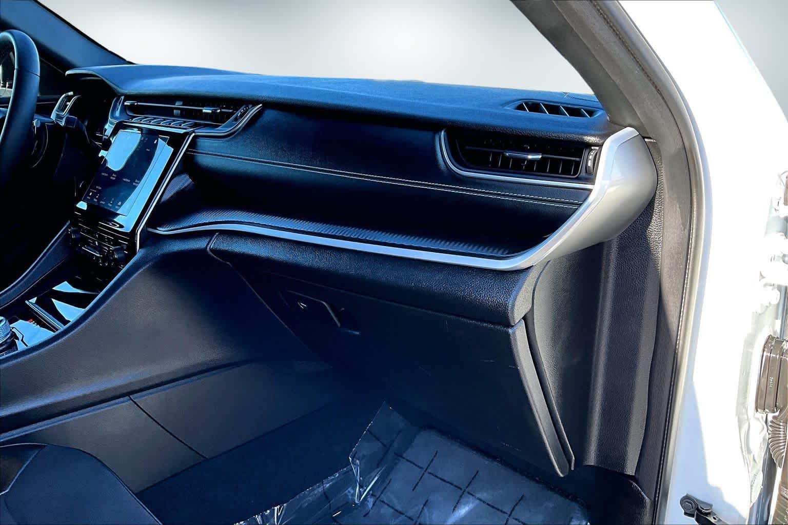 Thumbnail: 2024 Jeep Grand Cherokee L - 23