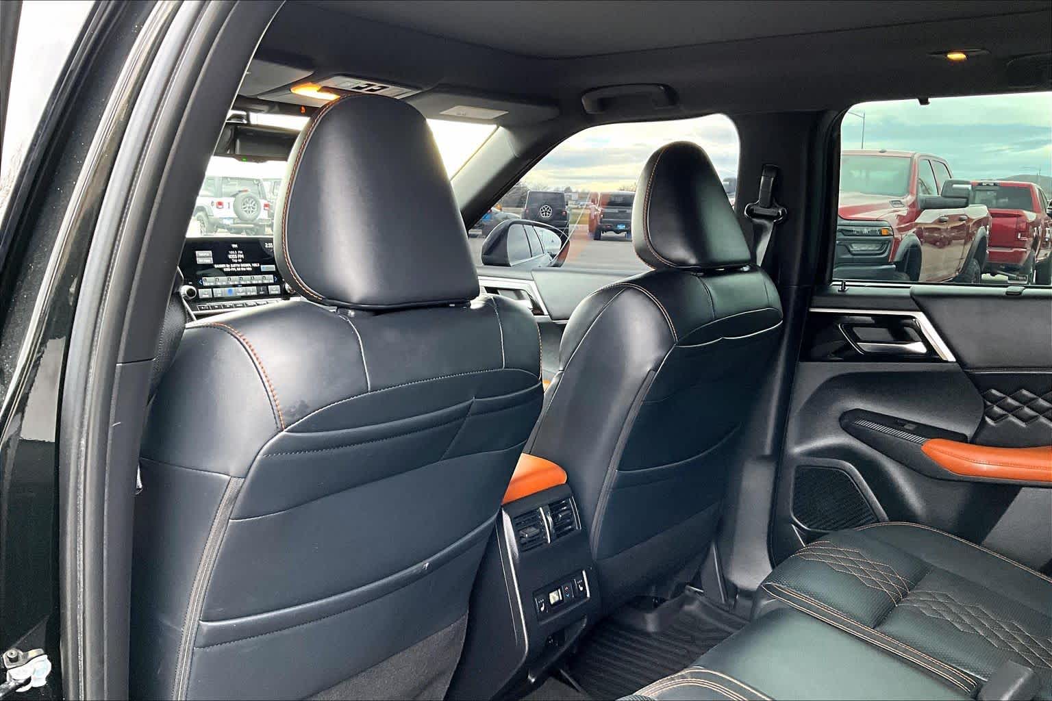 Thumbnail: 2022 Mitsubishi Outlander - 10